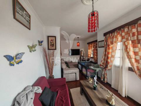 Moradia t3 com excelente localização situada no caniçal