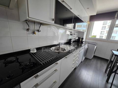 T3 na portela pronto a habitar com garagem, elevador e excelente localização