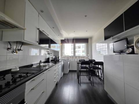 T3 na portela pronto a habitar com garagem, elevador e excelente localização