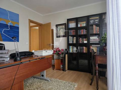 T3 na portela pronto a habitar com garagem, elevador e excelente localização