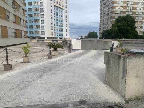 T3 na portela pronto a habitar com garagem, elevador e excelente localização