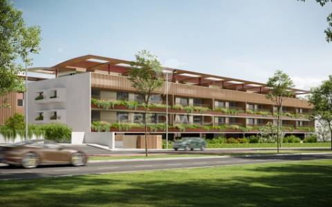 Apartamento t3 de luxo com 3 suites, varanda, 2 estacionamentos e arrumo