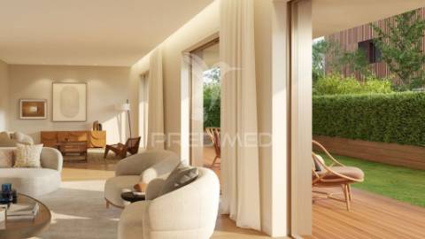 Apartamento t3 de luxo com 3 suites, varanda, 2 estacionamentos e arrumo