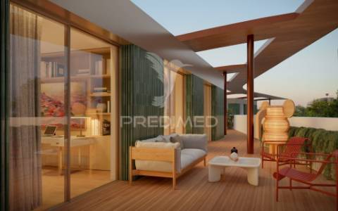 Apartamento t3 de luxo com 3 suites, varanda, 2 estacionamentos e arrumo