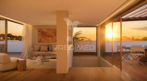 Apartamento t3 de luxo com 3 suites, varanda, 2 estacionamentos e arrumo