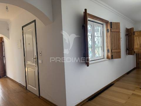 Refúgio exclusivo: propriedade de 4 hectares com moradia de conforto. próxima do mar.