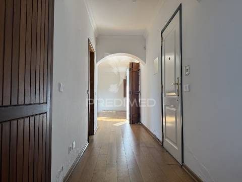 Refúgio exclusivo: propriedade de 4 hectares com moradia de conforto. próxima do mar.