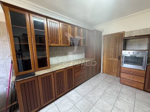 Refúgio exclusivo: propriedade de 4 hectares com moradia de conforto. próxima do mar.