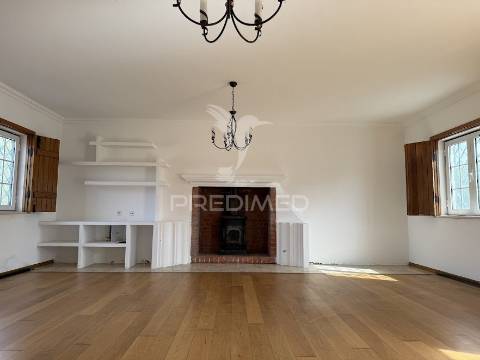 Refúgio exclusivo: propriedade de 4 hectares com moradia de conforto. próxima do mar.