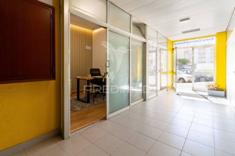 Loja para gabinete no centro do miratejo