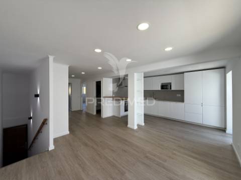 Apartamento t2 remodelado no centro de santarém
