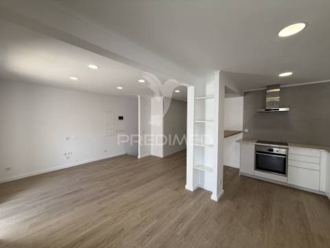 Apartamento t2 remodelado no centro de santarém