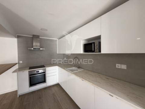 Apartamento t2 remodelado no centro de santarém