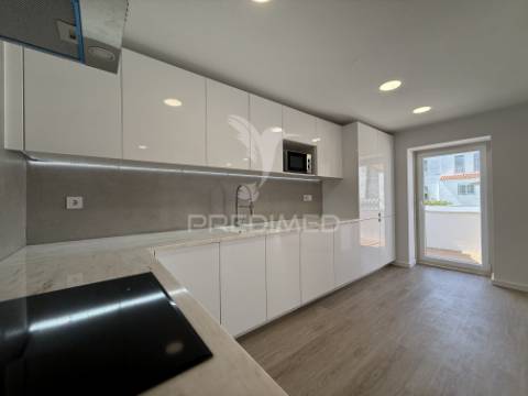 Apartamento t2 remodelado no centro de santarém