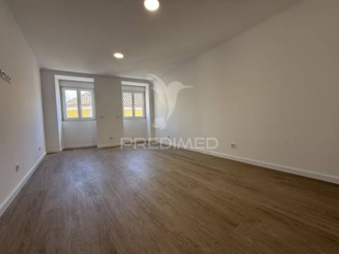 Apartamento t2 remodelado no centro de santarém