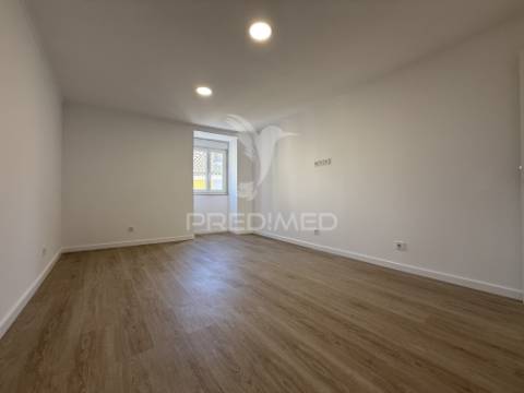 Apartamento t2 remodelado no centro de santarém