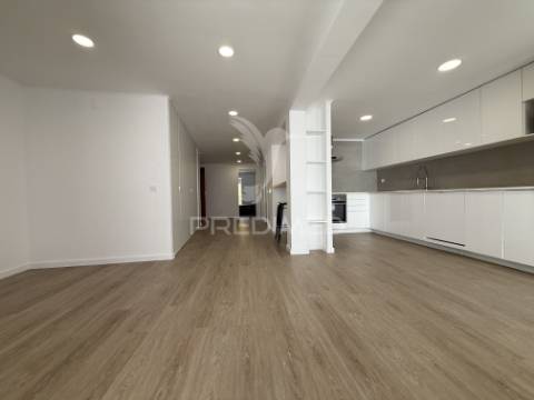 Apartamento t2 remodelado no centro de santarém