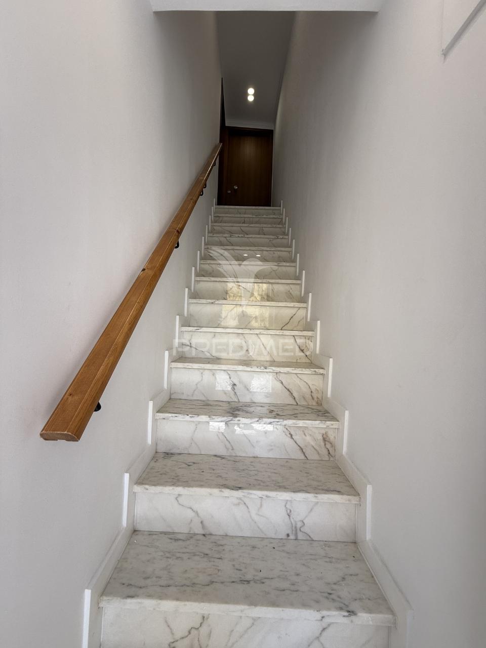 Apartamento t2 remodelado no centro de santarém