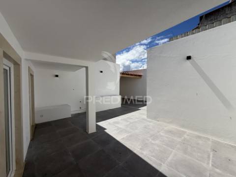 Apartamento t2 remodelado no centro de santarém