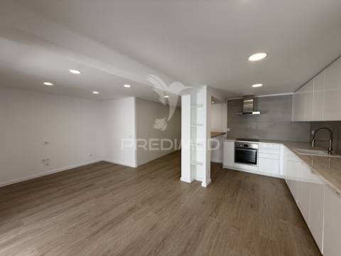 Apartamento t2 remodelado no centro de santarém