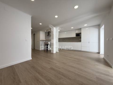 Apartamento t2 remodelado no centro de santarém