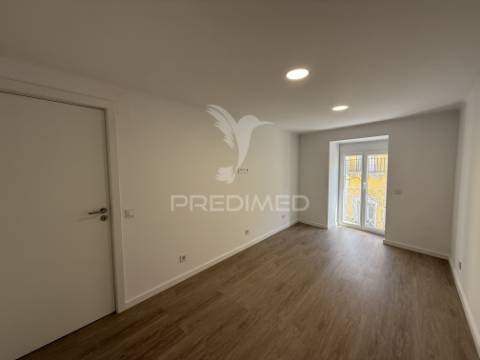 Apartamento t2 remodelado no centro de santarém