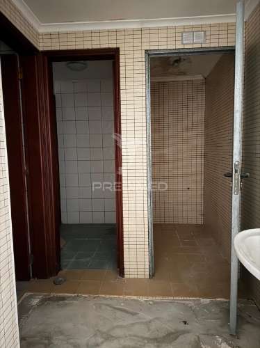 Loja comercial no centro de santarém  excelente oportunidade de investimento no coração