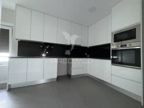 Apartamento t3 com garagem - torres novas