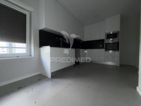 Apartamento t3 com garagem - torres novas