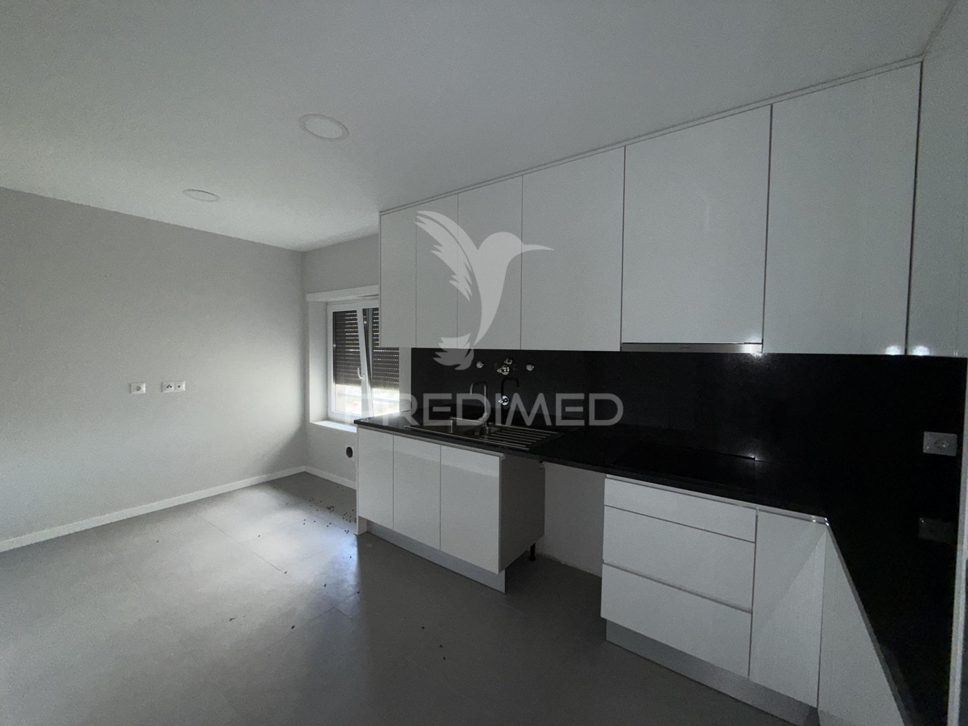 Apartamento t3 com garagem - torres novas