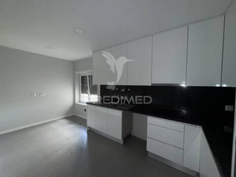 Apartamento t3 com garagem - torres novas