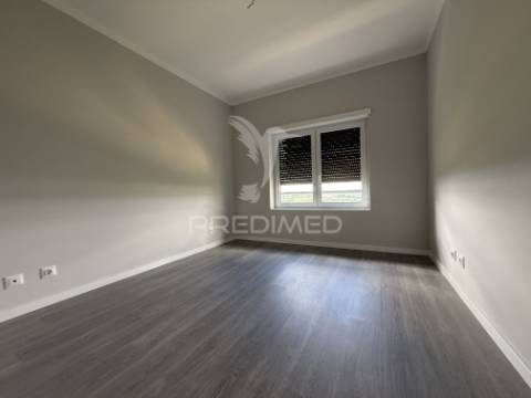 Apartamento t3 com garagem - torres novas