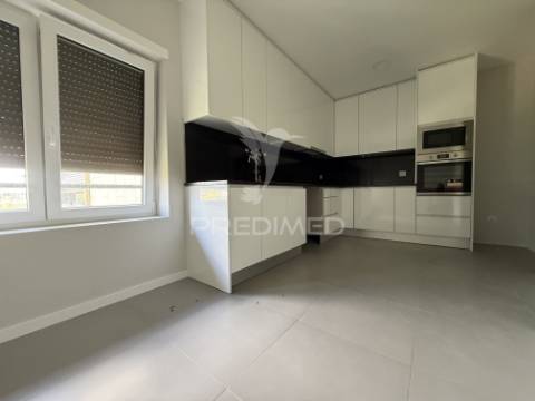 Apartamento t3 com garagem - torres novas