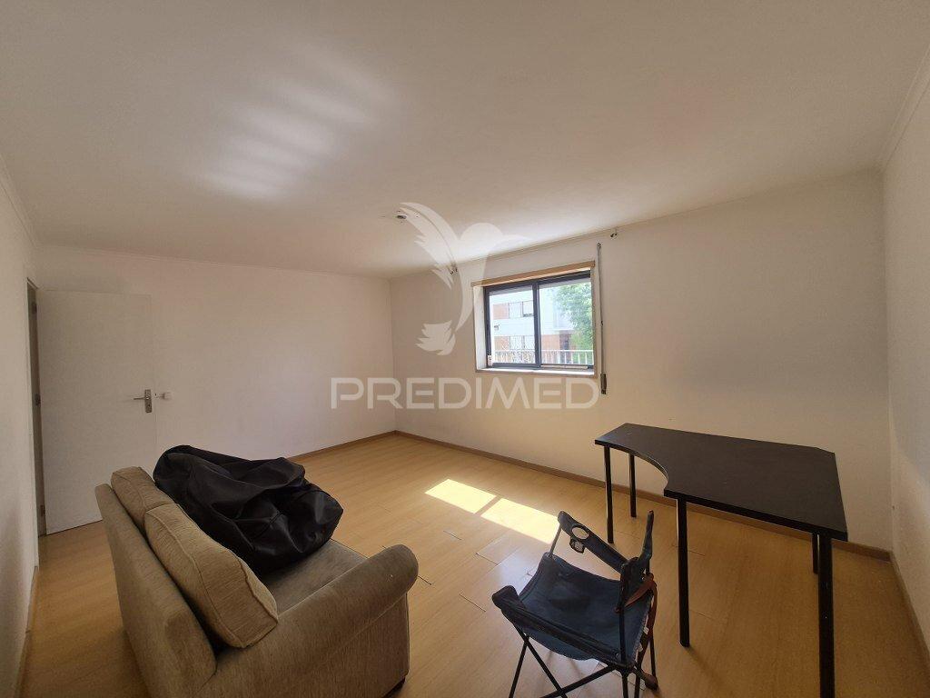 Apartamento t2 com estacionamento na ameixoeira, lisboa