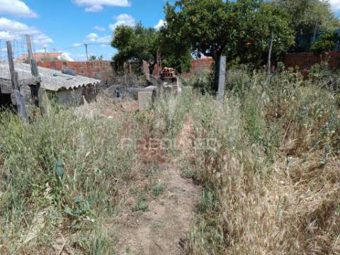Moradia terrea c/quintal