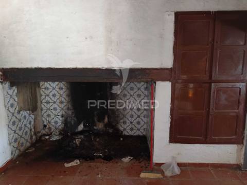 Moradia terrea c/quintal