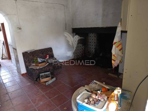 Moradia terrea c/quintal