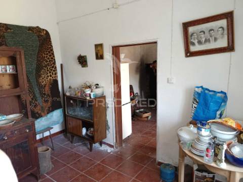Moradia terrea c/quintal
