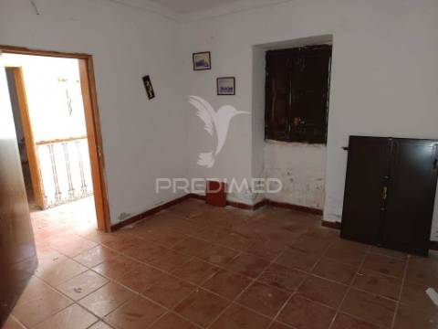 Moradia terrea c/quintal