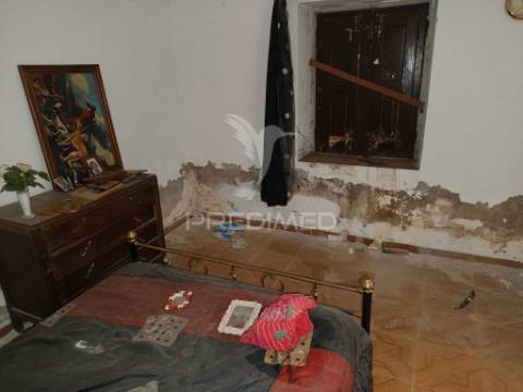 Moradia terrea c/quintal