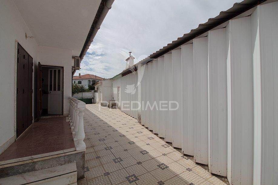Moradia térrea t4 com anexo e quintal – vila do vimieiro