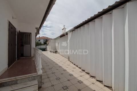 Moradia térrea t4 com anexo e quintal – vila do vimieiro