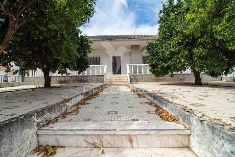 Moradia térrea t4 com anexo e quintal – vila do vimieiro