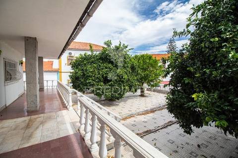 Moradia térrea t4 com anexo e quintal – vila do vimieiro