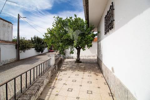 Moradia térrea t4 com anexo e quintal – vila do vimieiro