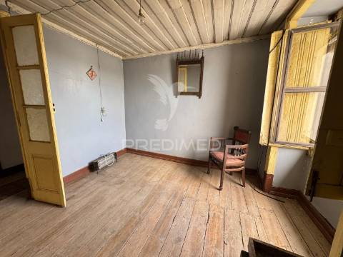 Prédio para reconstrução sardoal t8
