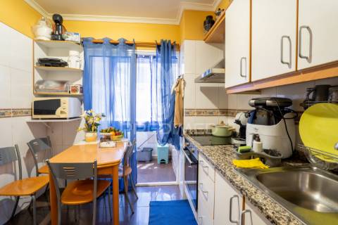 Apartamento t2 centro do caniço