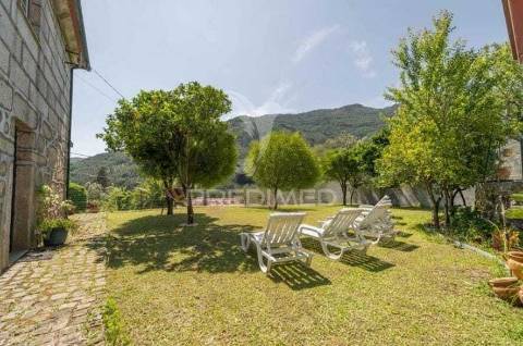 No coração do gerês moradia t4 com jardim e potencial para turismo