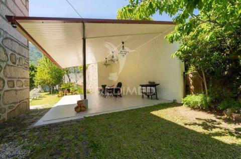 No coração do gerês moradia t4 com jardim e potencial para turismo