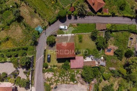 No coração do gerês moradia t4 com jardim e potencial para turismo